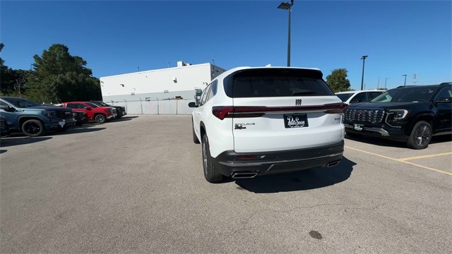 Buick Enclave Vehicle Full-screen Gallery Image 07