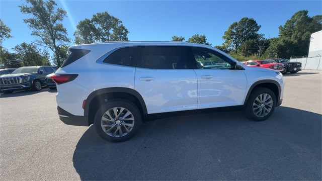 Buick Enclave Vehicle Full-screen Gallery Image 09