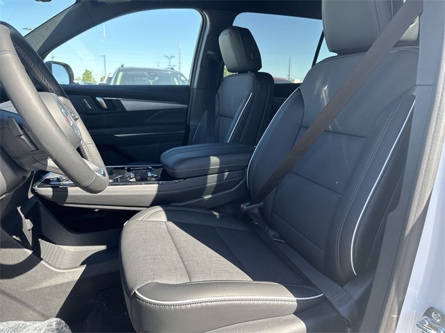 Buick Enclave Vehicle Full-screen Gallery Image 11