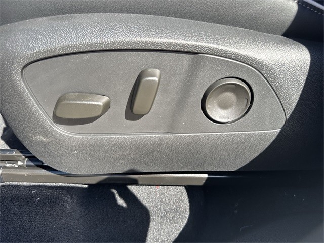 Buick Enclave Vehicle Full-screen Gallery Image 12