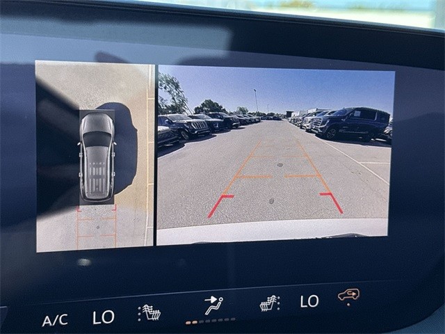 Buick Enclave Vehicle Full-screen Gallery Image 17