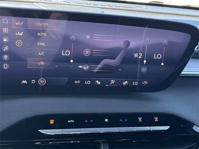 Buick Enclave Vehicle Full-screen Gallery Image 19