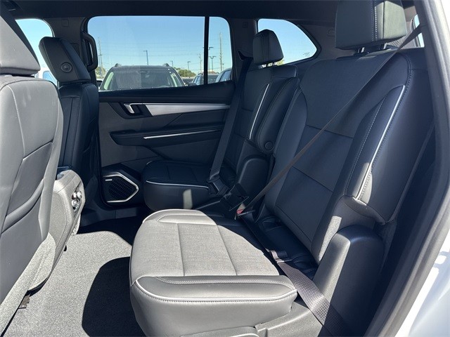 Buick Enclave Vehicle Full-screen Gallery Image 22