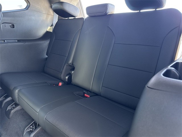 Buick Enclave Vehicle Full-screen Gallery Image 23