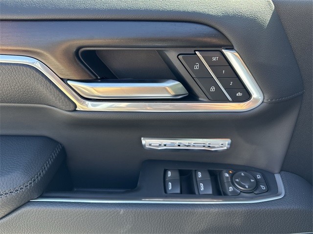 GMC Sierra 1500 Vehicle Full-screen Gallery Image 13