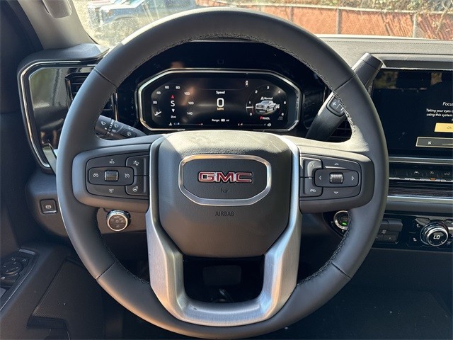 GMC Sierra 1500 Vehicle Full-screen Gallery Image 14