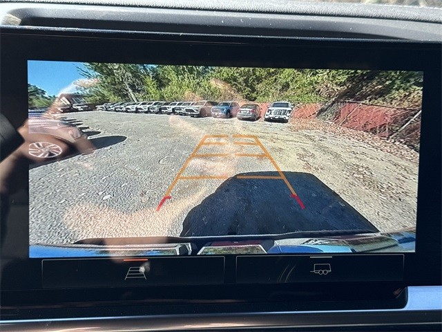 GMC Sierra 1500 Vehicle Full-screen Gallery Image 17