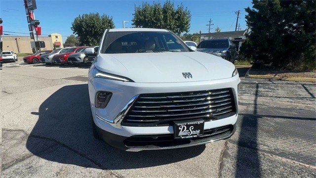 Buick Enclave Vehicle Full-screen Gallery Image 03