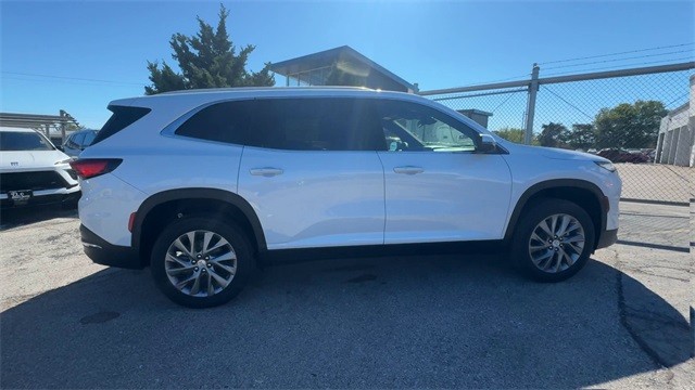 Buick Enclave Vehicle Full-screen Gallery Image 09