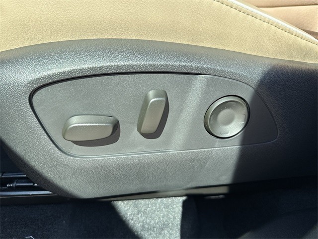 Buick Enclave Vehicle Full-screen Gallery Image 12