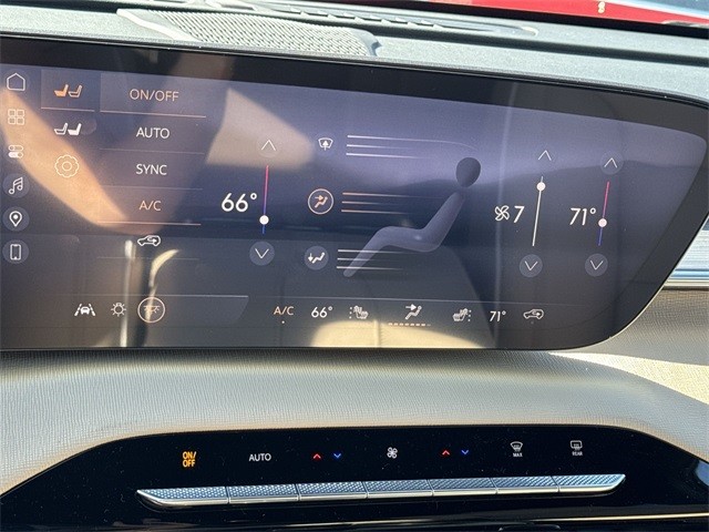 Buick Enclave Vehicle Full-screen Gallery Image 19