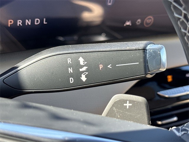 Buick Enclave Vehicle Full-screen Gallery Image 20