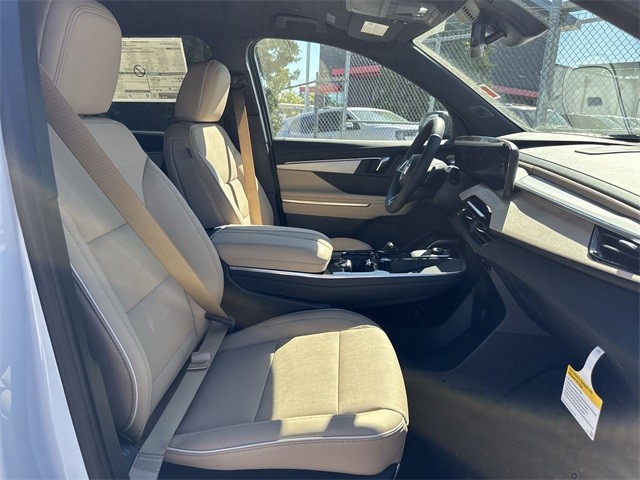 Buick Enclave Vehicle Full-screen Gallery Image 25