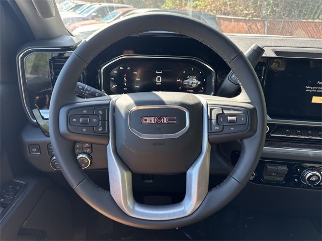 GMC Sierra 1500 Vehicle Full-screen Gallery Image 14