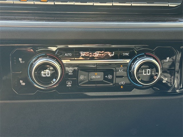 GMC Sierra 1500 Vehicle Full-screen Gallery Image 19