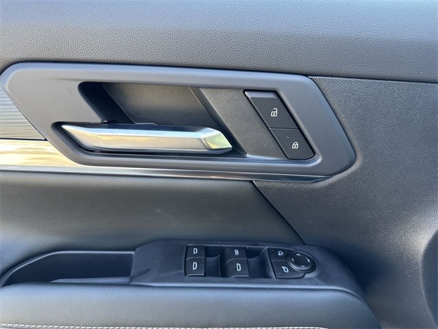 GMC Terrain Vehicle Full-screen Gallery Image 13