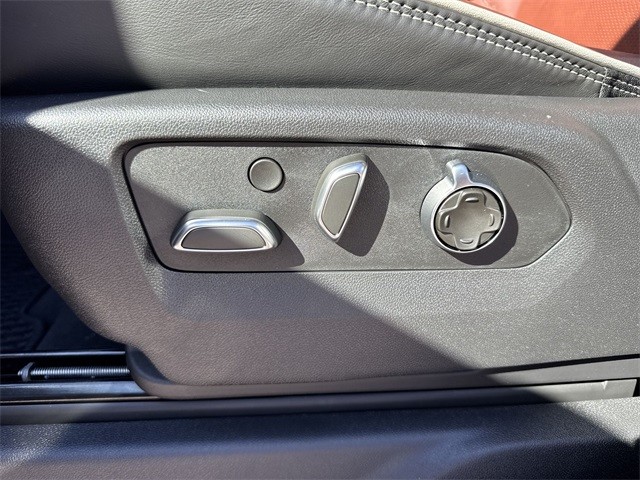 GMC Sierra 1500 Vehicle Full-screen Gallery Image 12