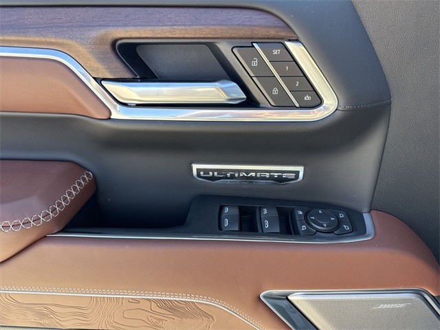 GMC Sierra 1500 Vehicle Full-screen Gallery Image 13