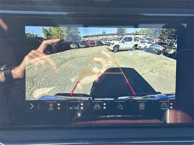 GMC Sierra 1500 Vehicle Full-screen Gallery Image 17