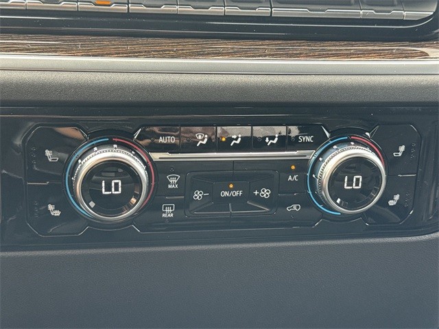 GMC Sierra 1500 Vehicle Full-screen Gallery Image 19