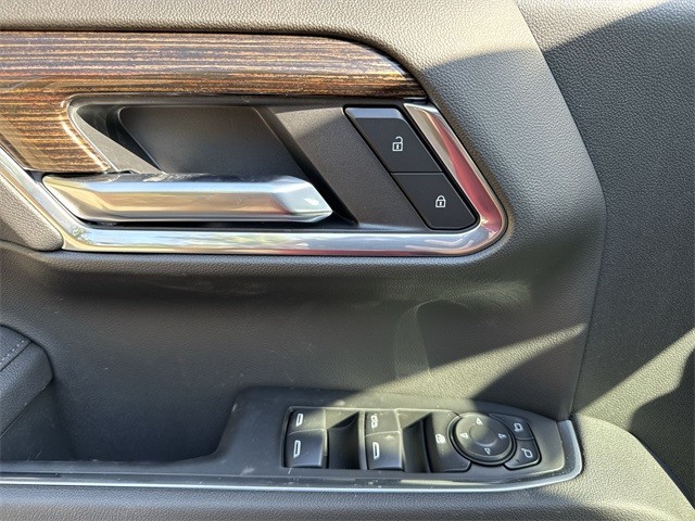 GMC Sierra 1500 Vehicle Full-screen Gallery Image 13