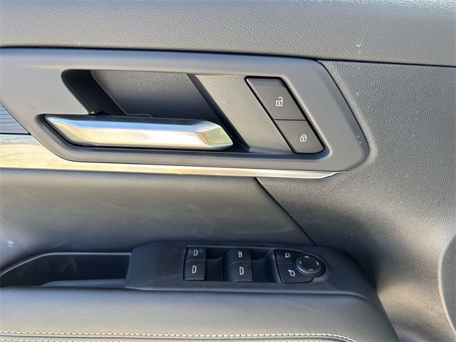 GMC Terrain Vehicle Full-screen Gallery Image 13