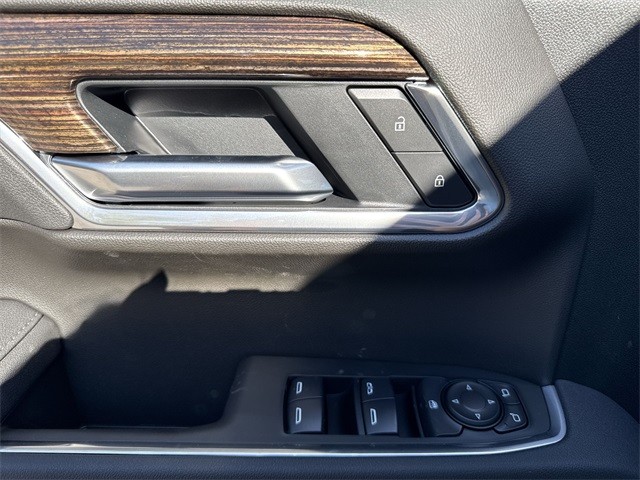 GMC Sierra 1500 Vehicle Full-screen Gallery Image 13