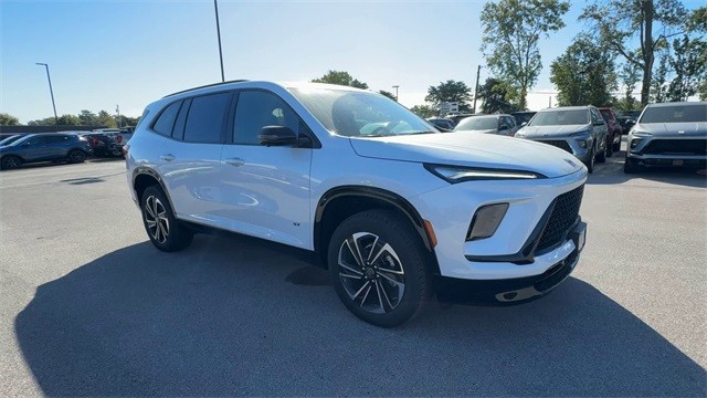 Buick Enclave Vehicle Full-screen Gallery Image 02