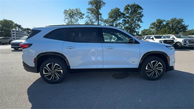 Buick Enclave Vehicle Full-screen Gallery Image 09