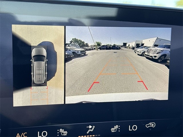 Buick Enclave Vehicle Full-screen Gallery Image 17