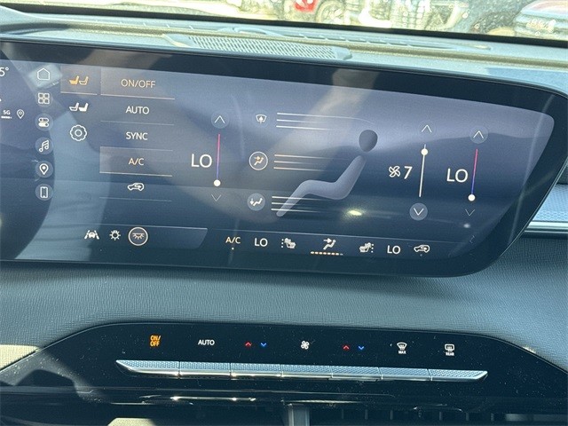 Buick Enclave Vehicle Full-screen Gallery Image 19