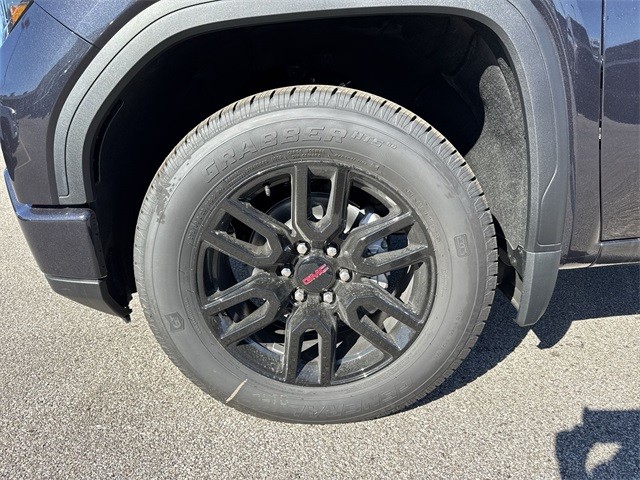 GMC Sierra 1500 Vehicle Full-screen Gallery Image 10