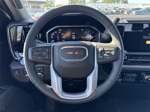 GMC Sierra 1500 Vehicle Full-screen Gallery Image 14