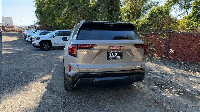 GMC Terrain Vehicle Full-screen Gallery Image 07