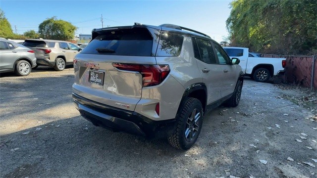 GMC Terrain Vehicle Full-screen Gallery Image 08