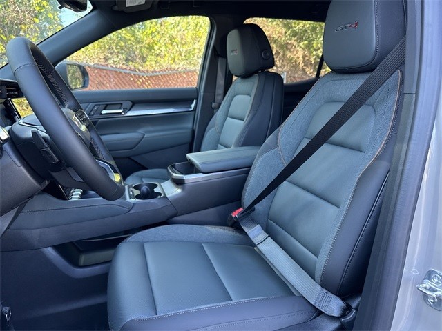 GMC Terrain Vehicle Full-screen Gallery Image 11