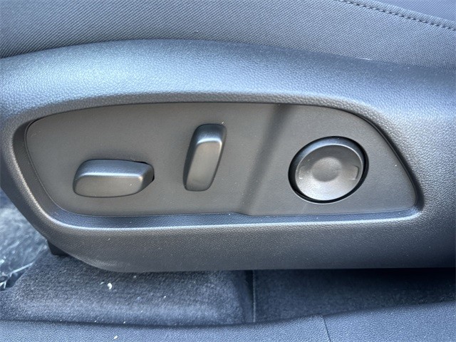 GMC Terrain Vehicle Full-screen Gallery Image 12