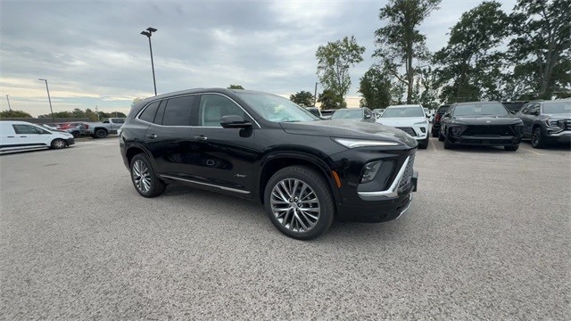 Buick Enclave Vehicle Full-screen Gallery Image 02