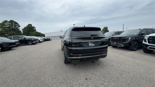 Buick Enclave Vehicle Full-screen Gallery Image 07