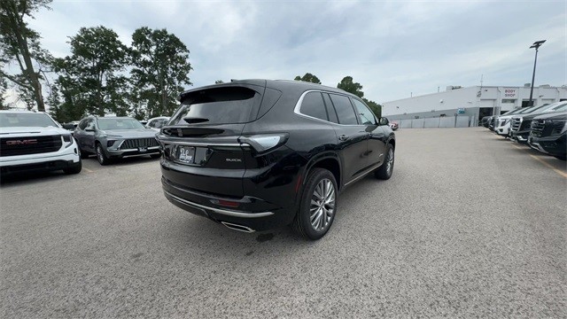 Buick Enclave Vehicle Full-screen Gallery Image 08