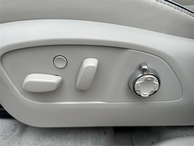 Buick Enclave Vehicle Full-screen Gallery Image 12