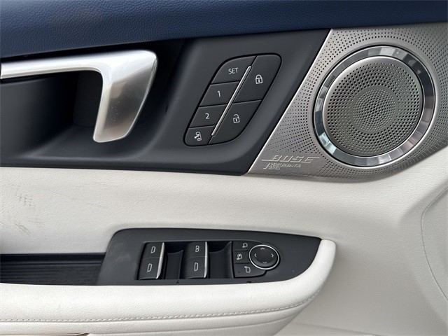Buick Enclave Vehicle Full-screen Gallery Image 13