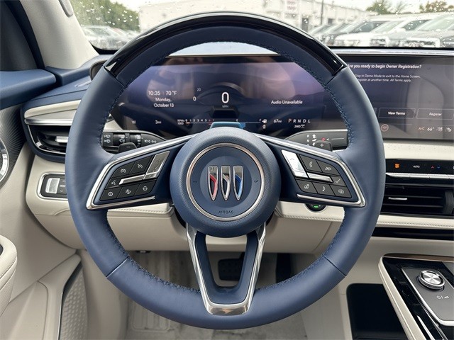 Buick Enclave Vehicle Full-screen Gallery Image 14