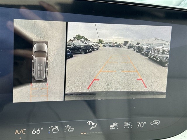 Buick Enclave Vehicle Full-screen Gallery Image 17