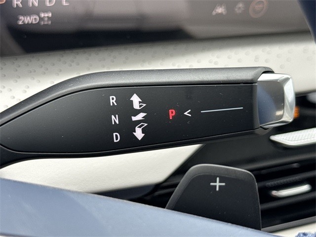 Buick Enclave Vehicle Full-screen Gallery Image 20