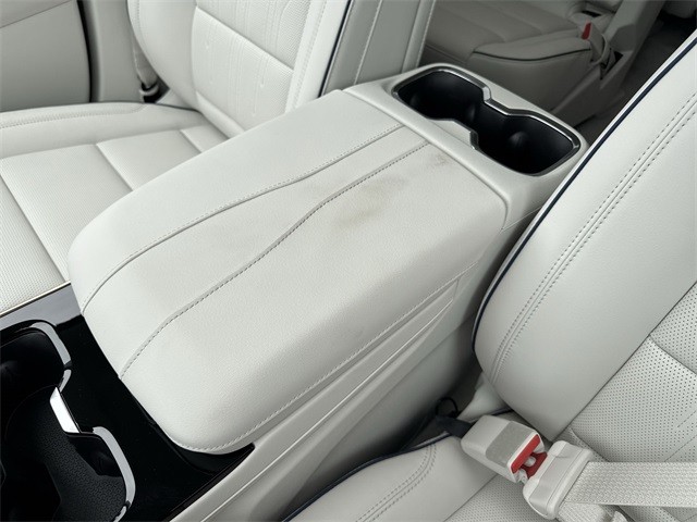 Buick Enclave Vehicle Full-screen Gallery Image 21