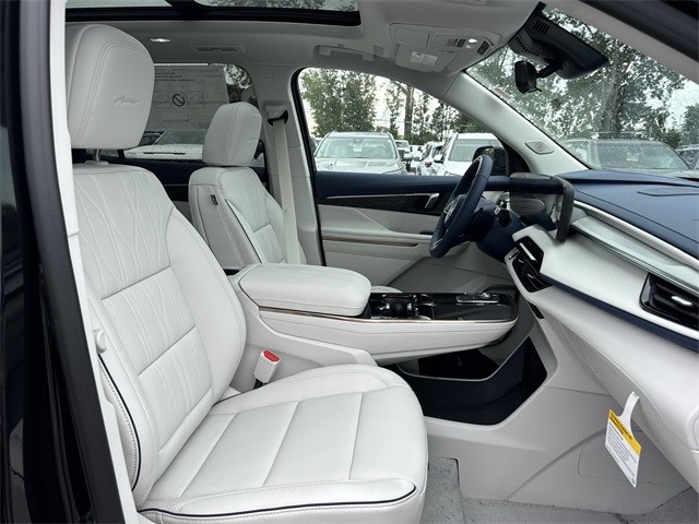 Buick Enclave Vehicle Full-screen Gallery Image 26