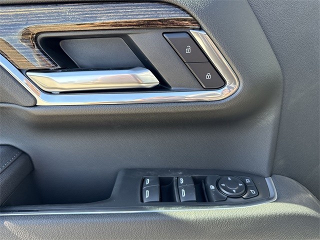 GMC Sierra 1500 Vehicle Full-screen Gallery Image 13