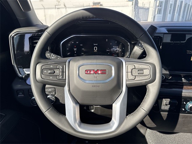 GMC Sierra 1500 Vehicle Full-screen Gallery Image 14