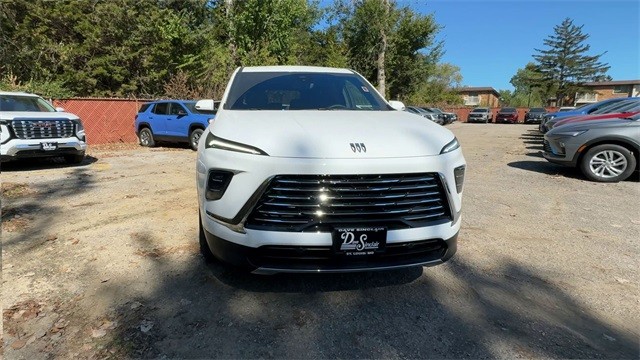 Buick Enclave Vehicle Full-screen Gallery Image 03